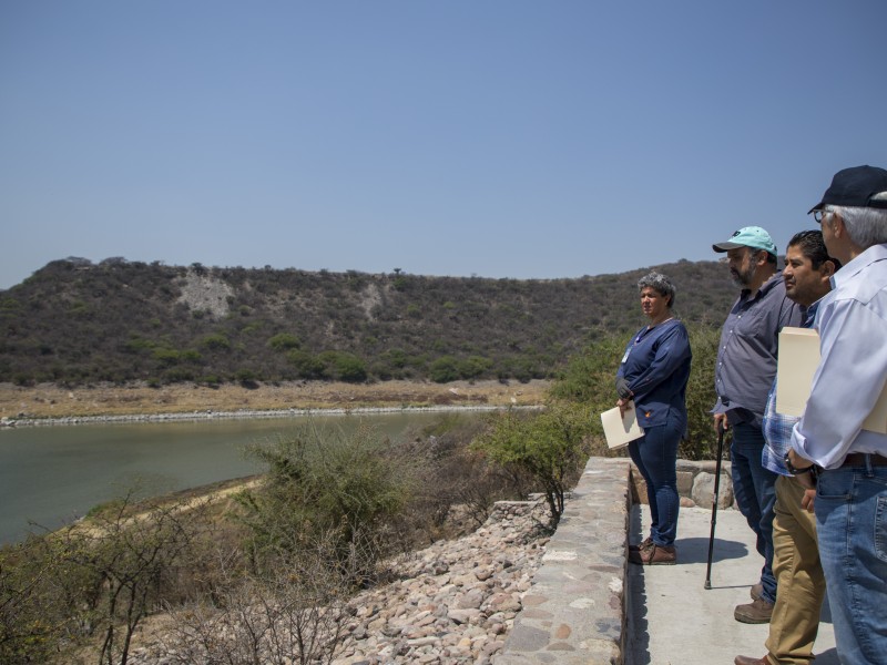 Trabajan en la conservación de presa 