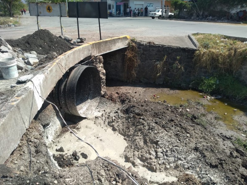 Trabajan en obra para facilitar flujo de agua del dren