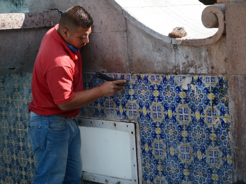 Trabajan en remozamiento de fuentes en La Piedad