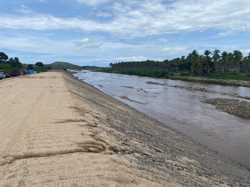 Trabajos de encauzamiento del Río Petatlán están inconclusos