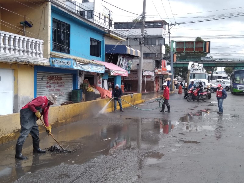 Trabajos de limpieza en San Mateo Atenco por inundaciones