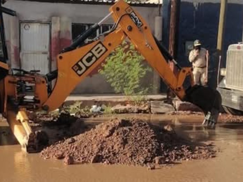 Trabajos en avenida 5 dejan sin agua a colonias de Guaymas