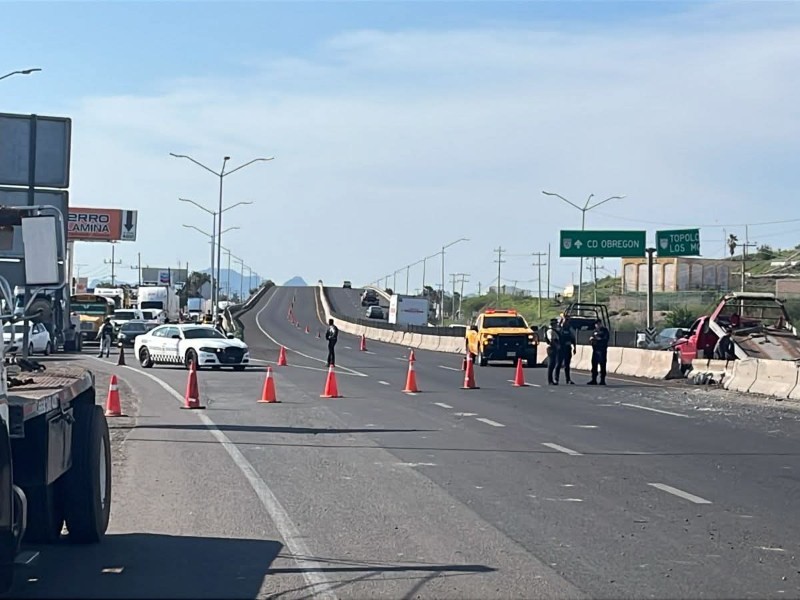 Tractocamión con autotanques se desengancha y cierran la México 15