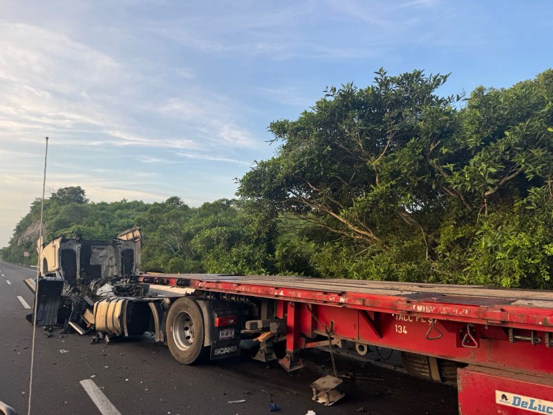 Tractocamión impacta muro en la Xalapa–Veracruz