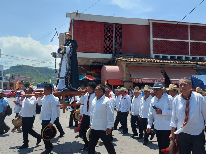 Tradicional procesión de Santo Domingo de Guzmán en Tehuantepec