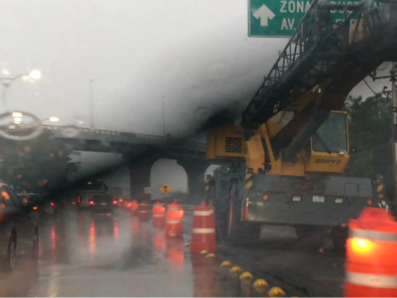 Tráfico complicado por lluvia en Querétaro