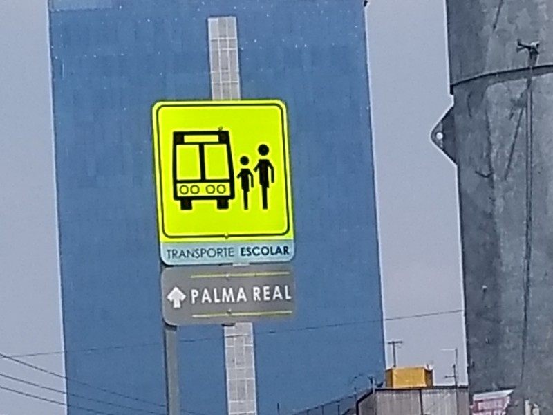 Tráfico en horario escolar sigue igual