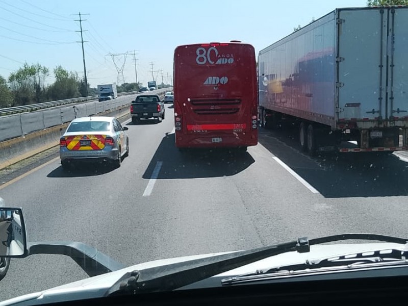 Tráfico intenso en autopista México-Puebla detiene por horas a automovilistas