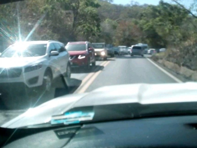 Tráfico lento tras reapertura de circulación hacia Vallarta
