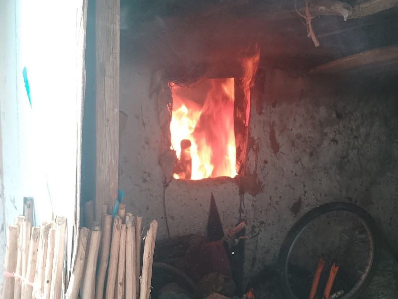 Tragedia en Pueblo Viejo Huatabampo, incendio deja a familia sin hogar