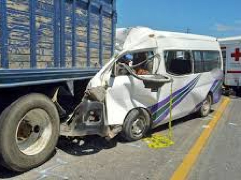 Tragedias ocasionadas por imprudencia de jóvenes al volante de combis