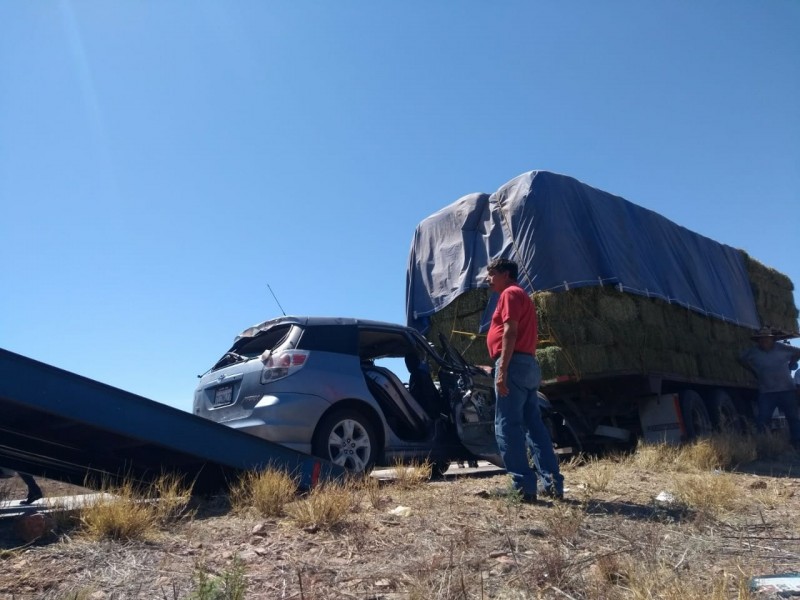 Trágico accidente deja a dos personas sin vida