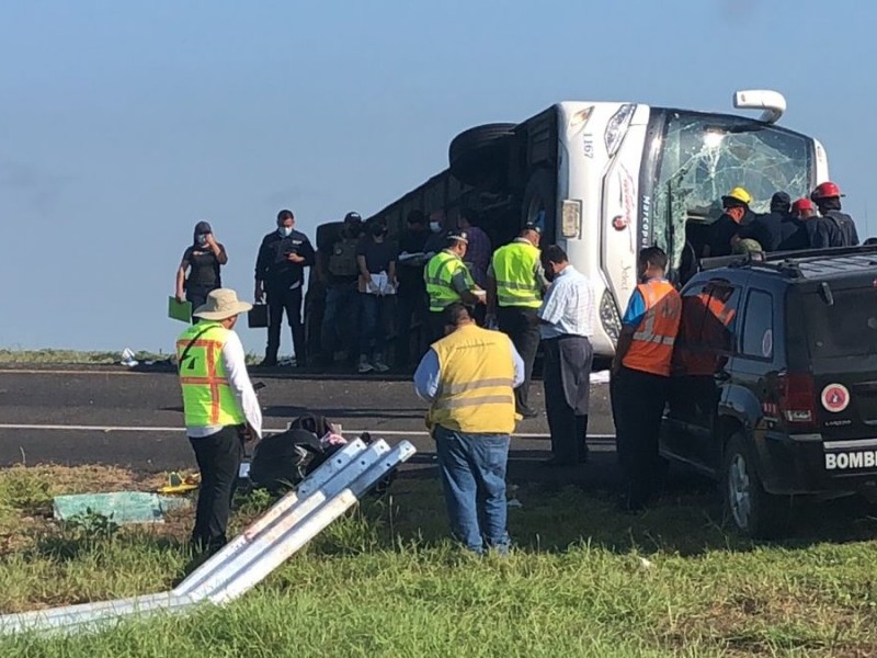 Vuelca autobús de pasajeros en la Reynosa-Monterrey; 12 muertos