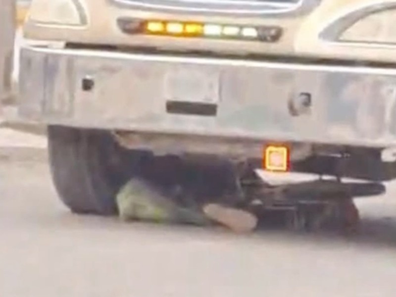 Tráiler arrolla a abuelito y muere