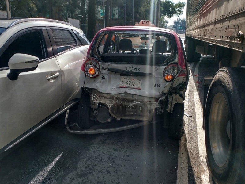 Tráiler embiste a varios vehículos en CDMX