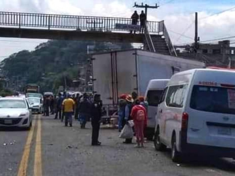 Tráiler embiste puesto ambulante y deja cuatro muertos en Naucalpan