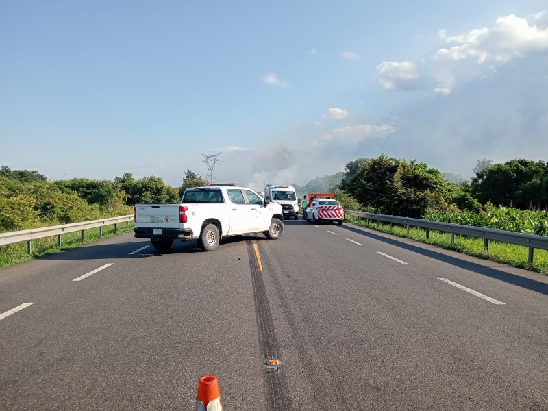 Tráiler se incendia en autopista Tuxpan - Tampico