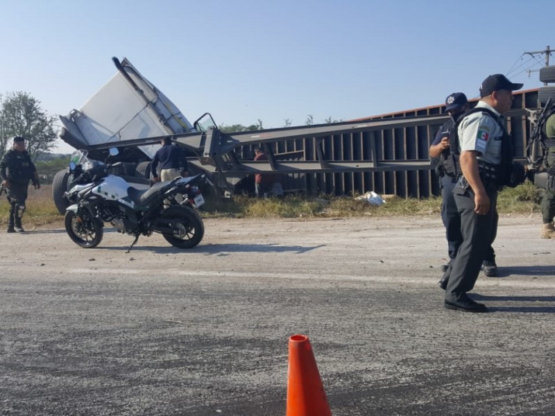 Trailero, grave tras accidentarse en la Xalapa-Veracruz