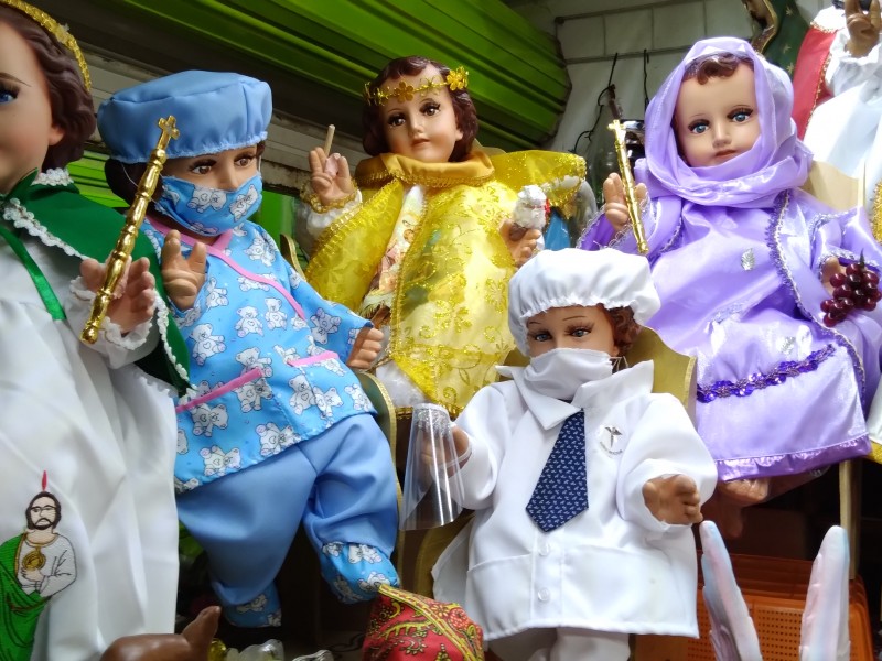 Trajes de enfermera y doctor se ofrecen para tradición popular