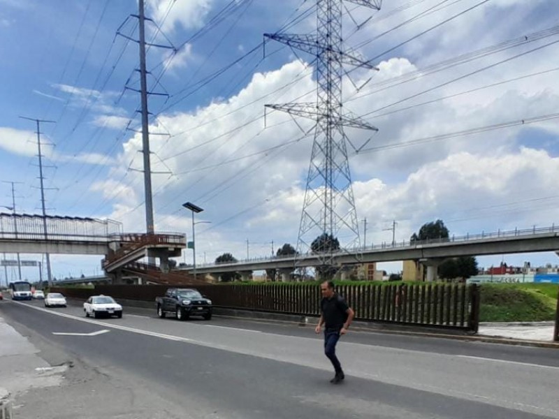 Transeúntes no hacen uso de puentes peatonales Puentes inaccesibles