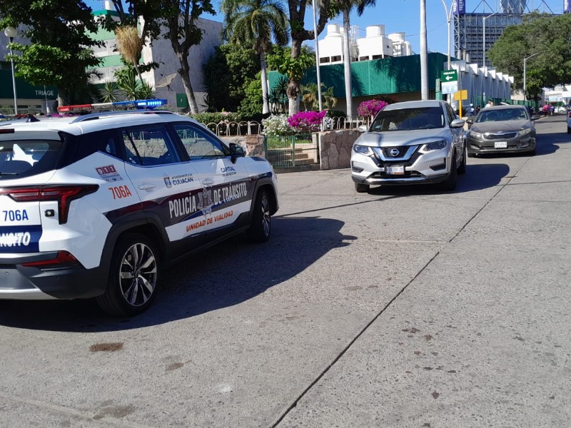 Tránsito es atacado a balazos en Hacienda del Valle, en Culiacán