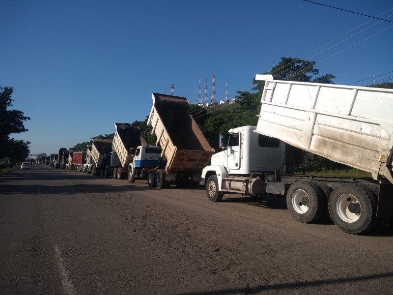 Transporte de carga resiente la falta de obra pública