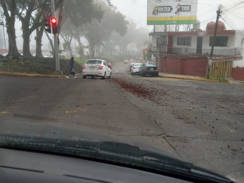 Transporte de materiales provoca afectaciones a vialidad