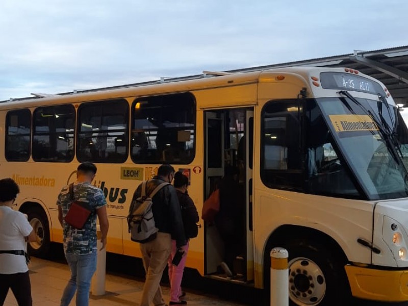 Transporte público en León, absorbe 70% el costo del tráfico
