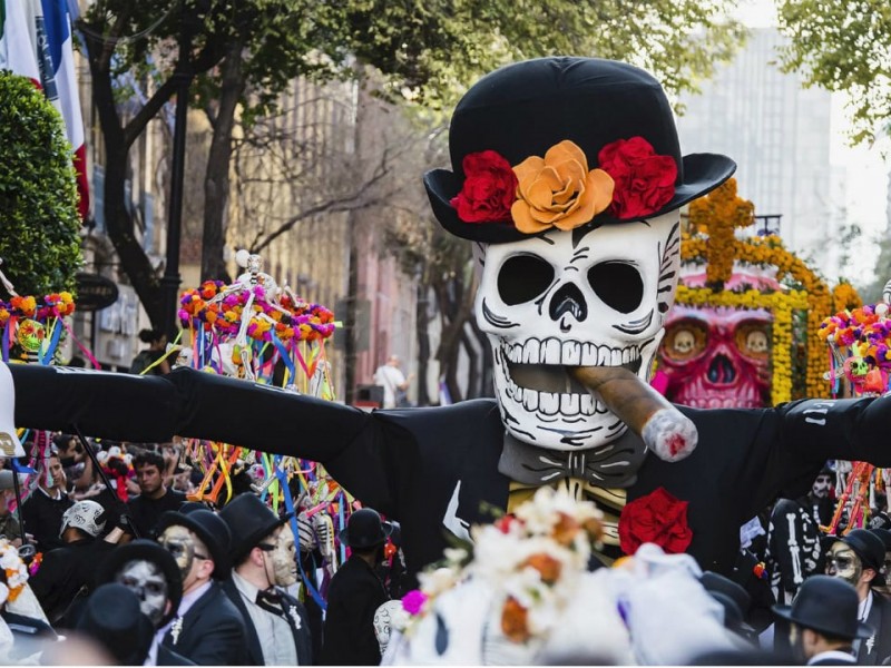 Transporte público modifica rutas por Desfile Día Muertos