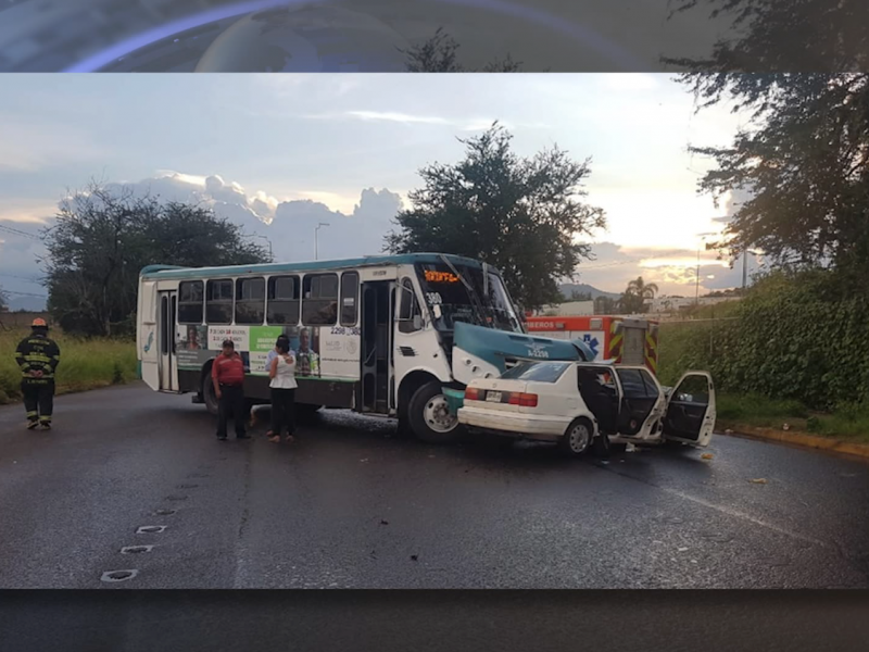 Transporte público protagoniza un accidente por día, ZMG