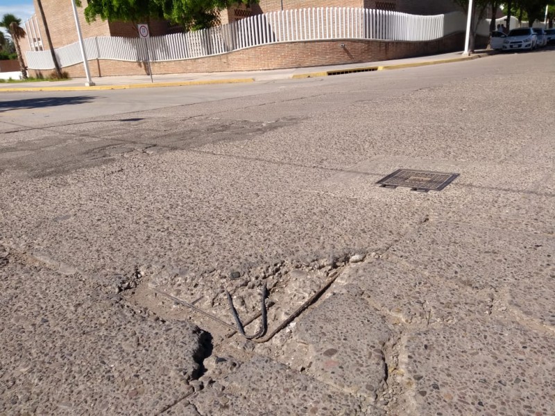 Transporte urbano no se salva de los baches