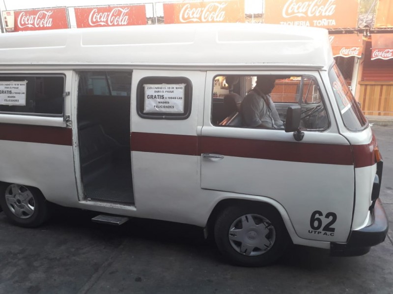 Transportista ofrece pasaje gratis a madres de Petatlán