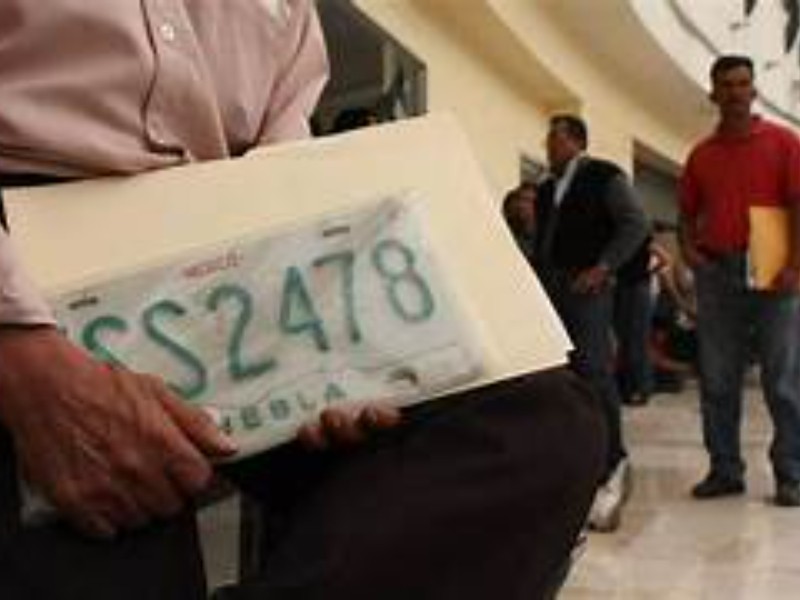 Transportistas aseguran que no dará tiempo emplacar unidades