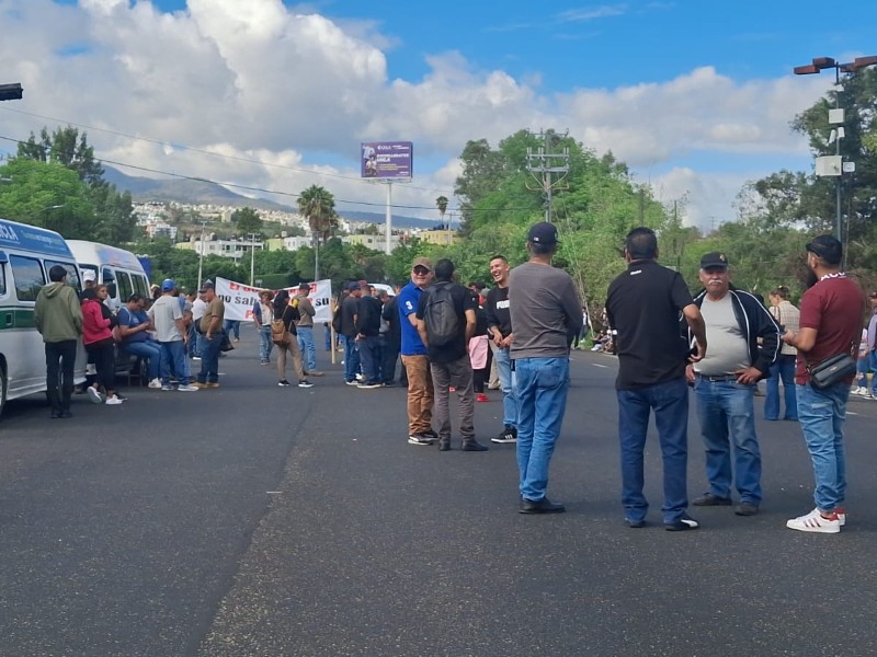 Transportistas bloquean acceso a Casa Michoacán y el Libramiento