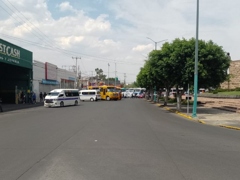 Transportistas bloquean accesos a Morelia durante manifestación