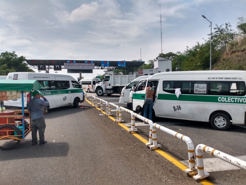 Transportistas bloquean autopista Chiapa de Corzo-San Cristóbal