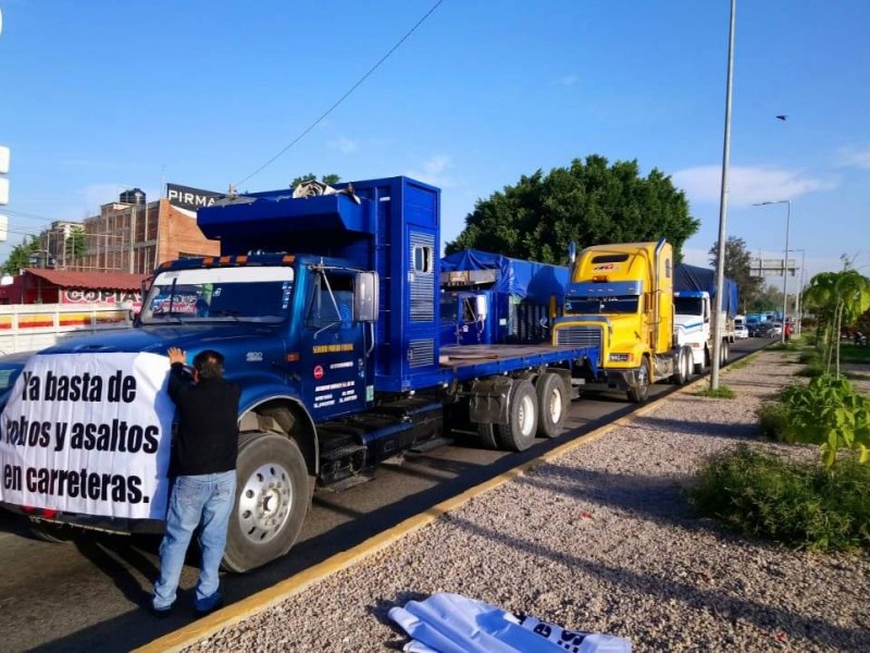 Transportistas con protesta piden seguridad en Oaxaca
