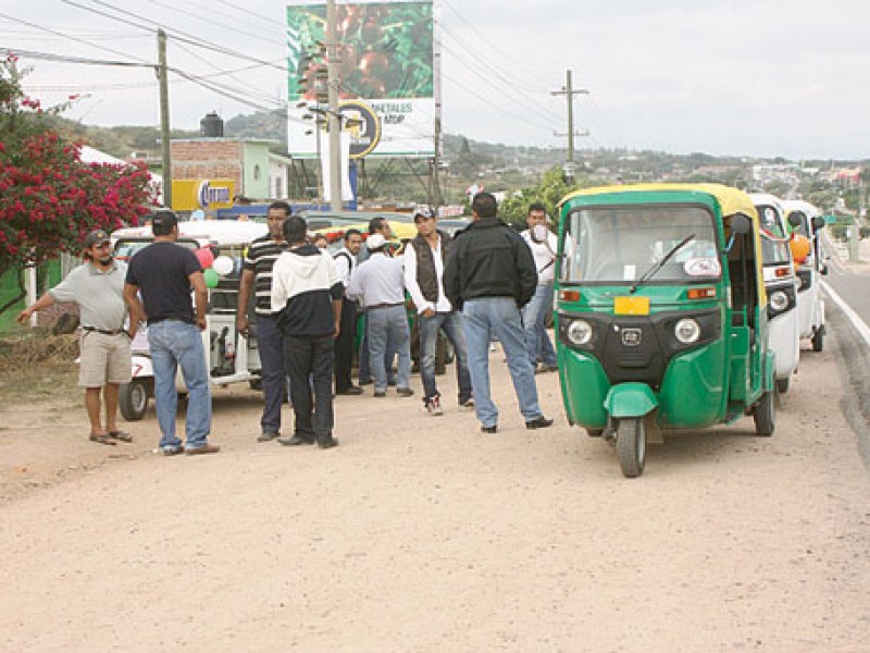 Transportistas concesionados en Cintalapa exigen salida de mototaxis