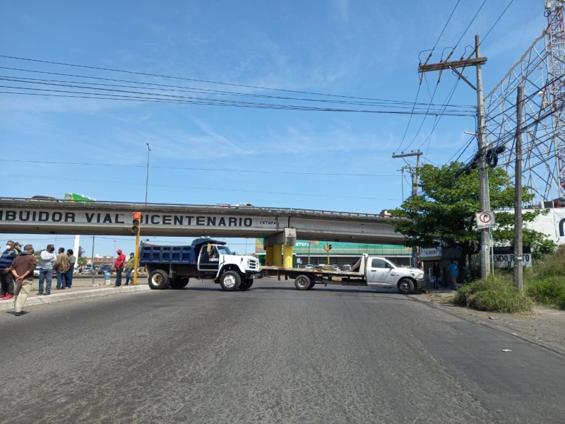 Transportistas de AMOTAC bloquean carreteras de Veracruz