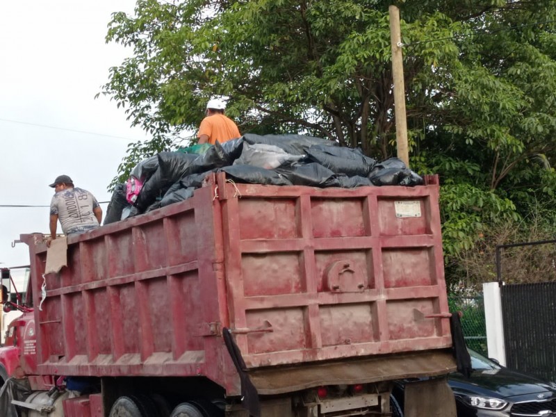 Transportistas de carga dejarán de tirar escombros en el basurón.