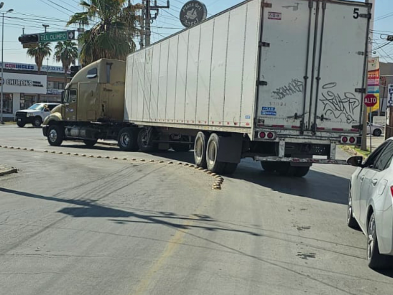 Transportistas de carga pesada deben obedecer horario en Torreón
