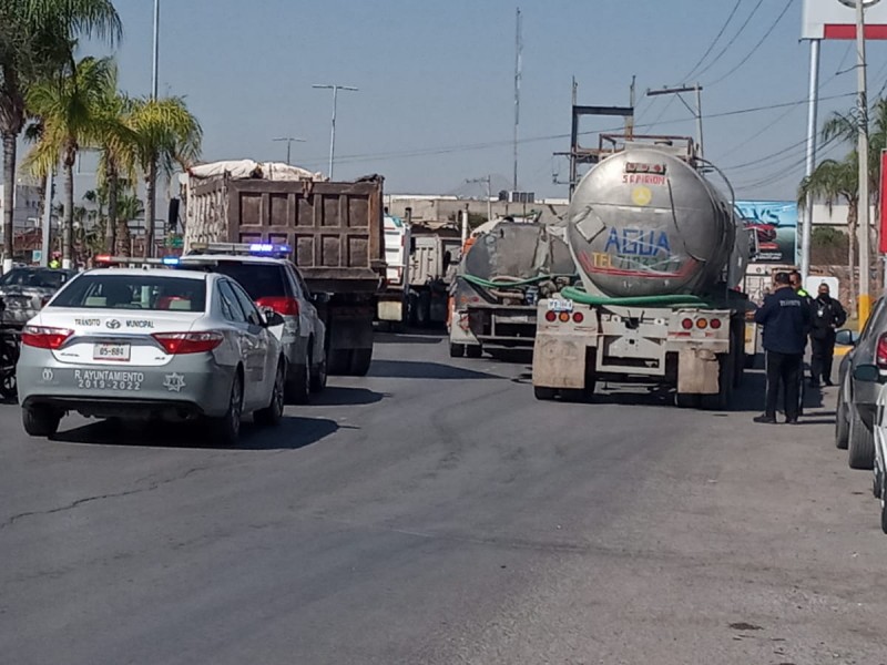 Transportistas de carga son amenazados por laborar en Gómez Palacio