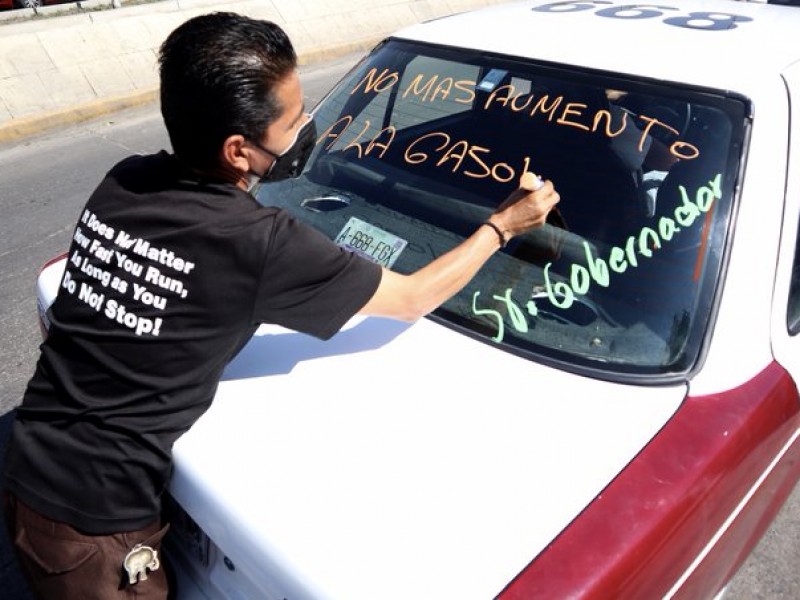 Transportistas de Chilpancingo protestan en rechazo al costo del combustible