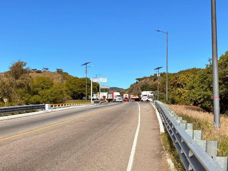 Transportistas de Oaxaca se sumaron al paro nacional por inseguridad carretera