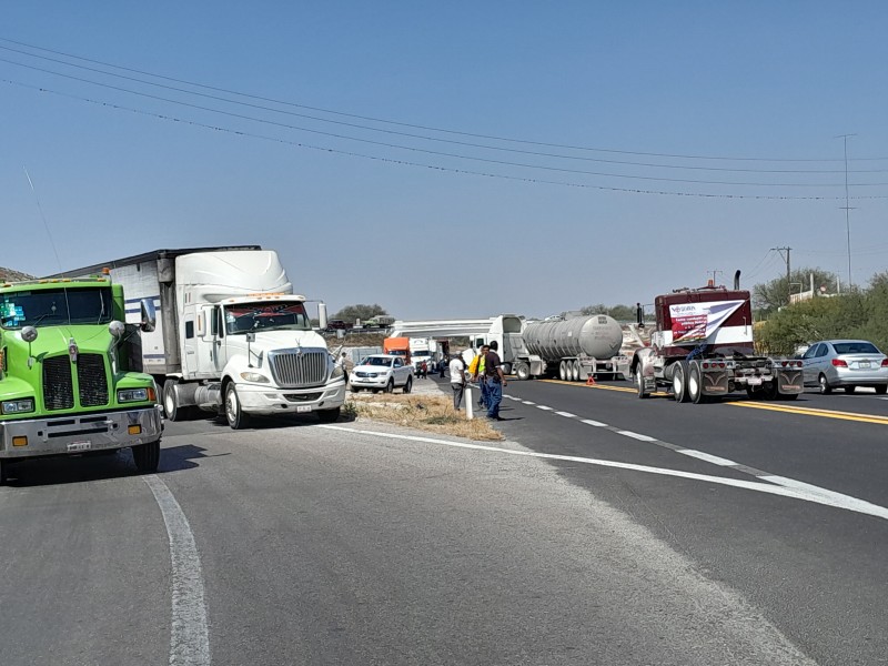 Transportistas de Tehuacán se unen a paro nacional por inseguridad