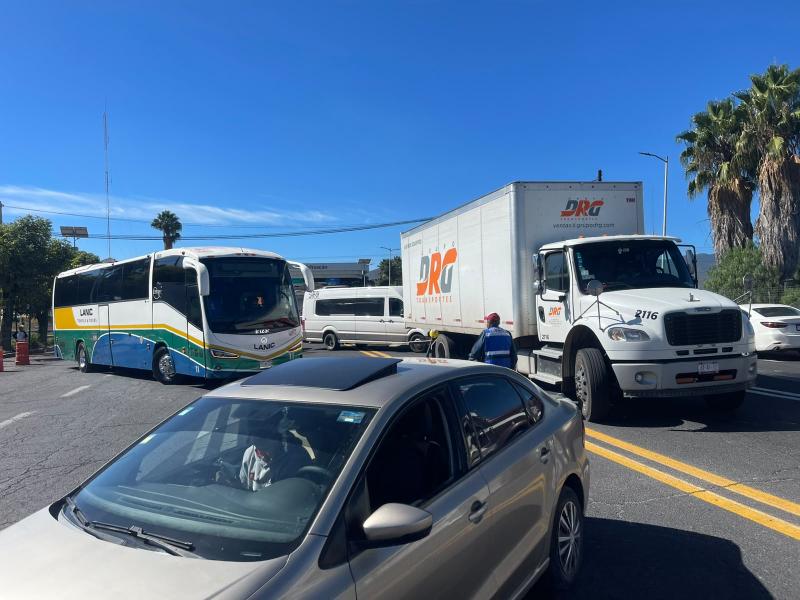 Transportistas exigen seguridad en las carreteras mediante manifestación pacífica