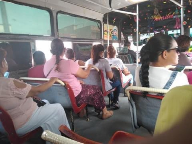 Transportistas hacen caso omiso a sana distancia