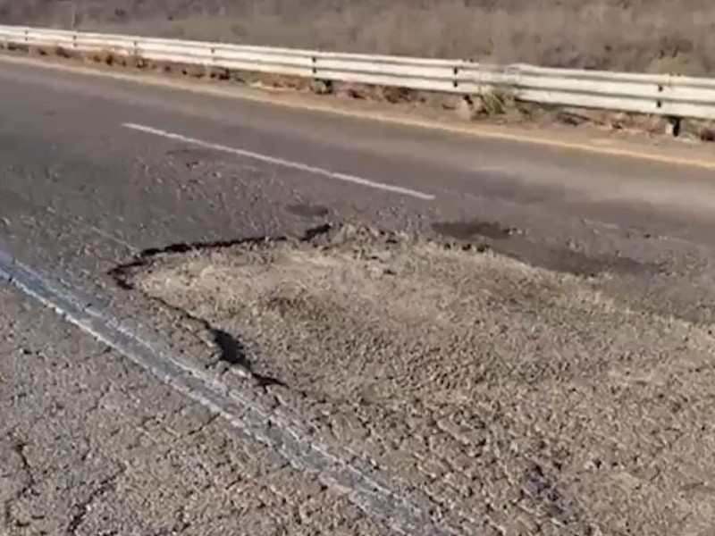 Transportistas instarán a Sheinbaum a rehabilitar la carretera México 15