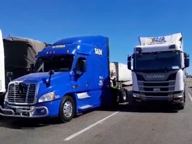 Transportistas liberan carreteras, esperan cese la inseguridad