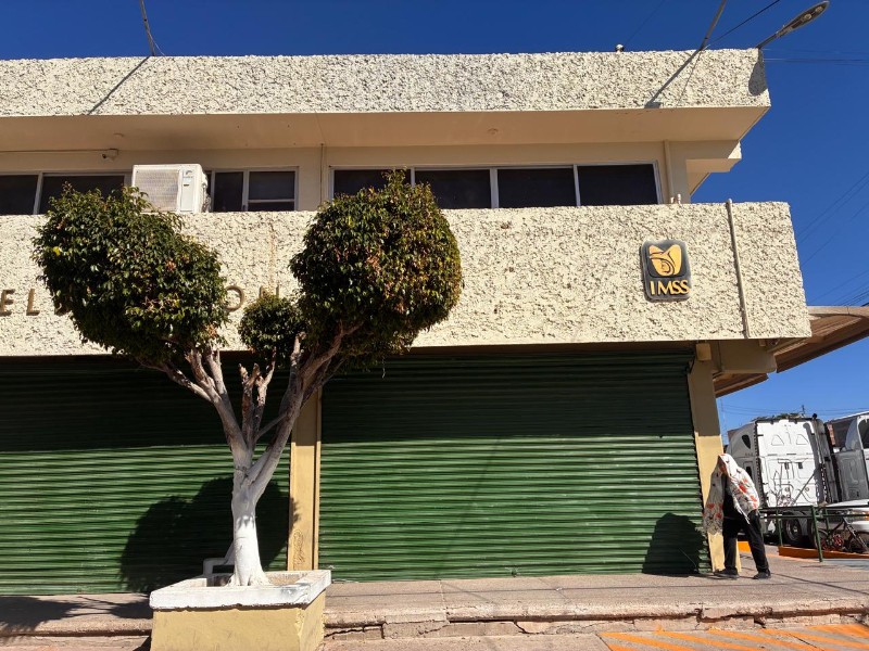 Transportistas liberan subdelegación del IMSS mientras esperan resolución